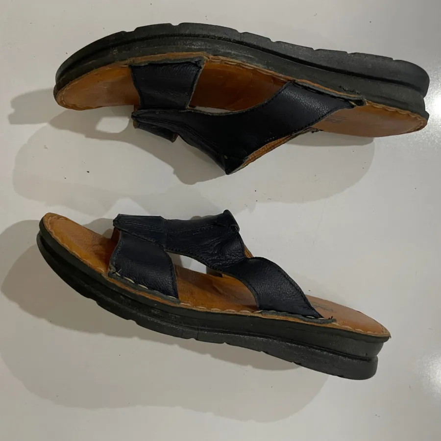 صندل چرم سورمه ای