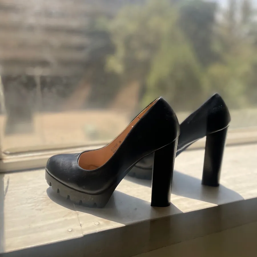 کفش پاشنه بلند سرمه ای