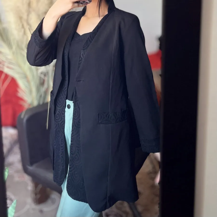 مانتو کتی مشکی گیپور دار