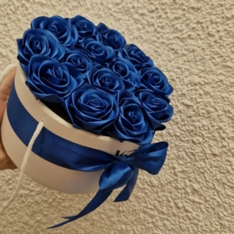 باکس هدیه گل رز آبی