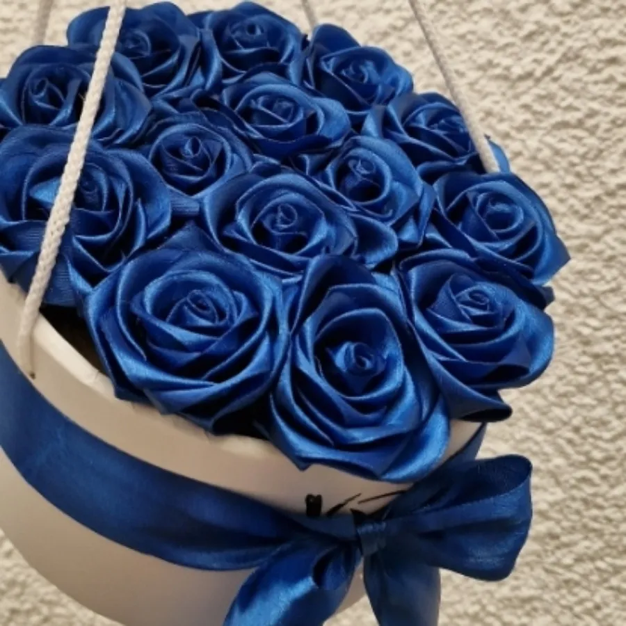 باکس هدیه گل رز آبی