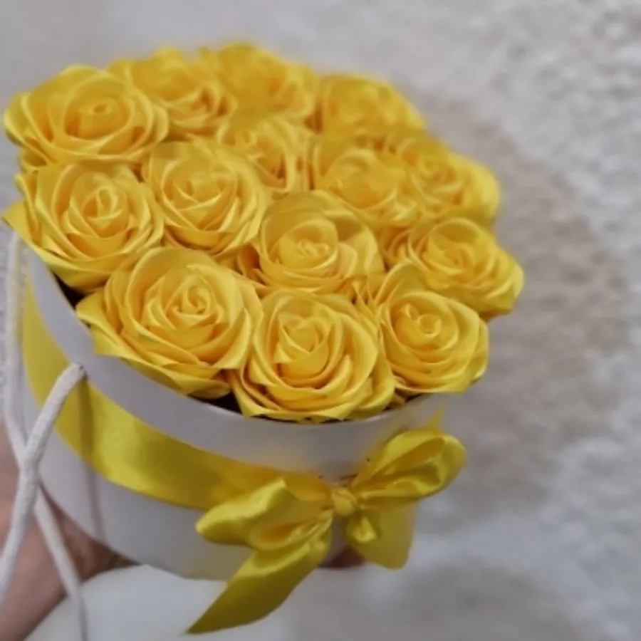 باوس هدیه گل رز روبانی