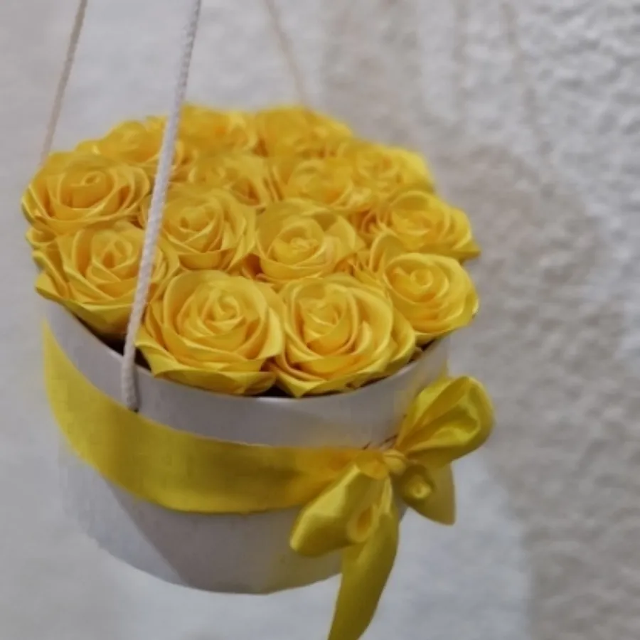 باوس هدیه گل رز روبانی
