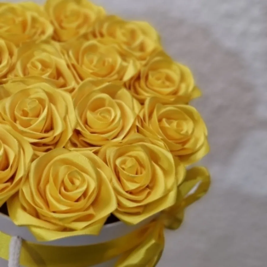باوس هدیه گل رز روبانی