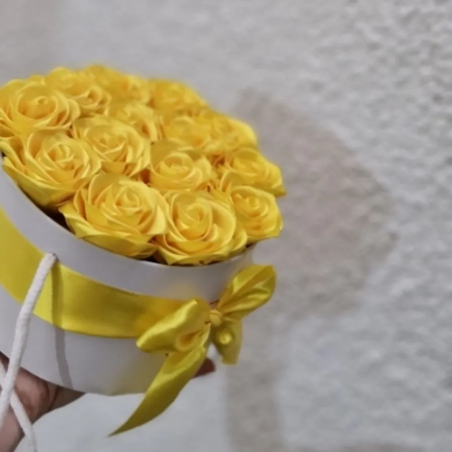 باوس هدیه گل رز روبانی