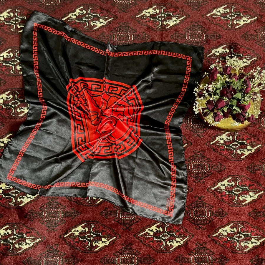 روسری ساتن قرمز مشکی