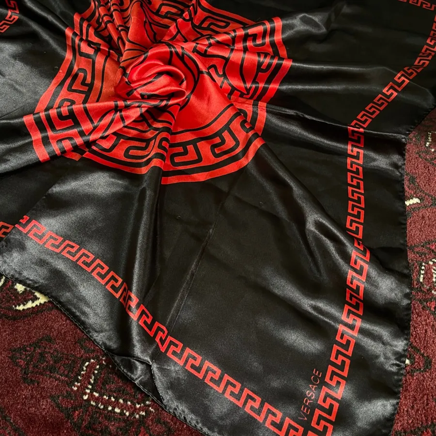 روسری ساتن قرمز مشکی