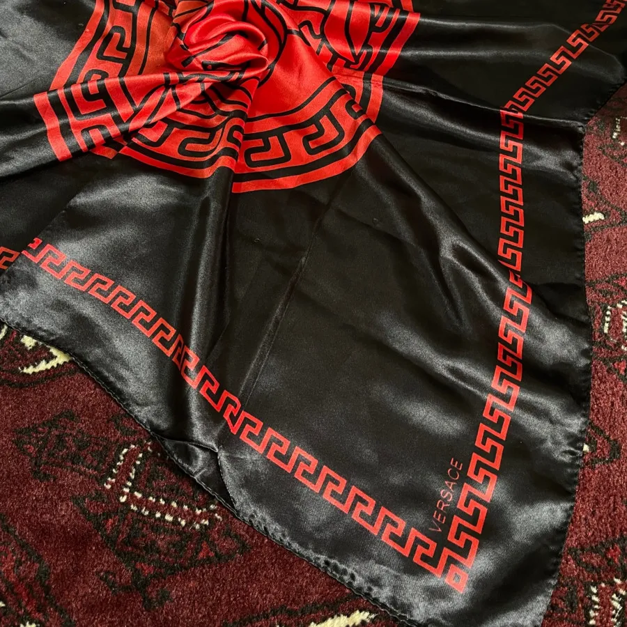 روسری ساتن قرمز مشکی