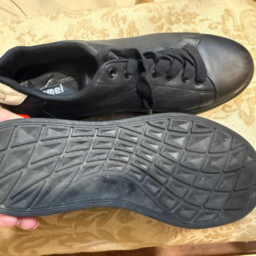 کفش مشکی hummel