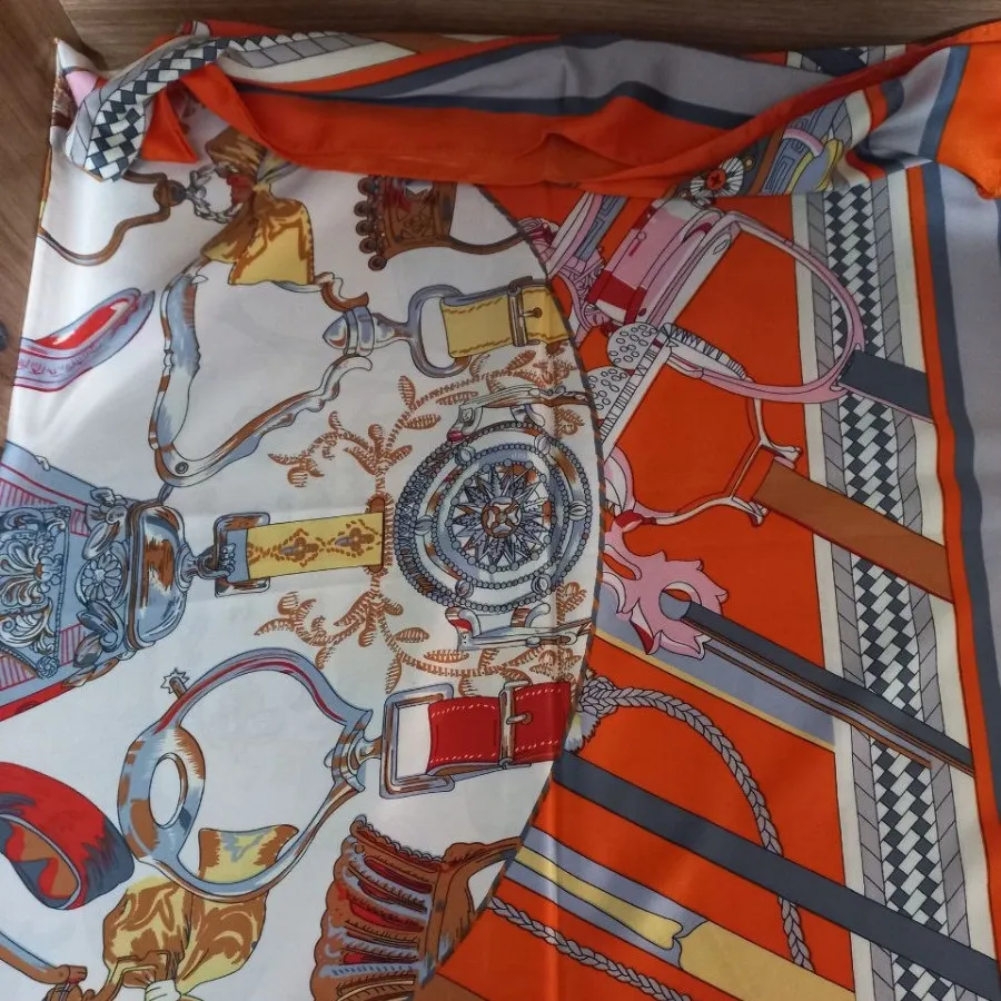 روسری نارنجی