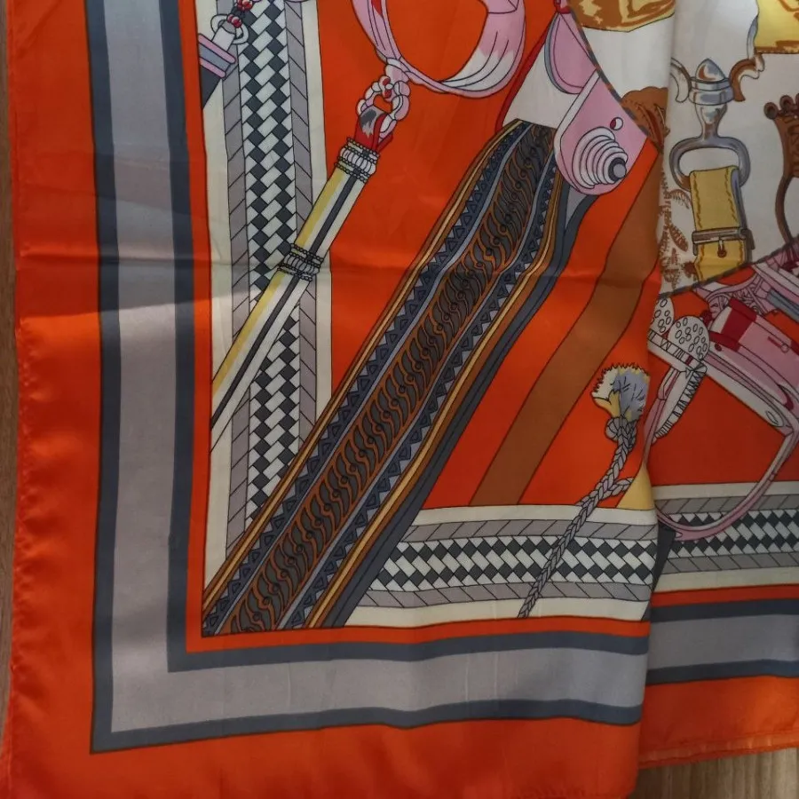 روسری نارنجی