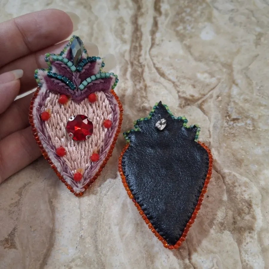 گوشواره گلدوزی و جواهردوز