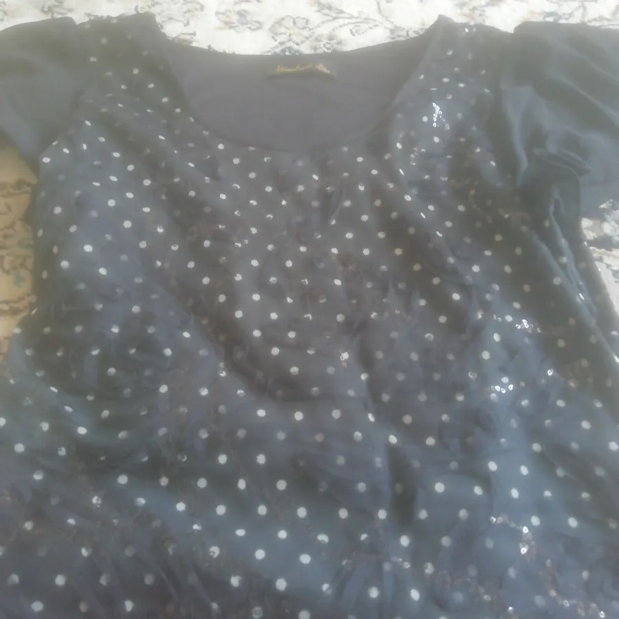 چند لباس و مانتو نو