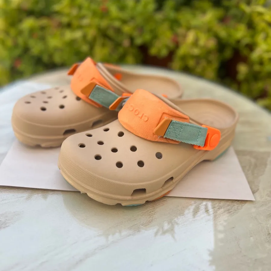 صندلcrocs