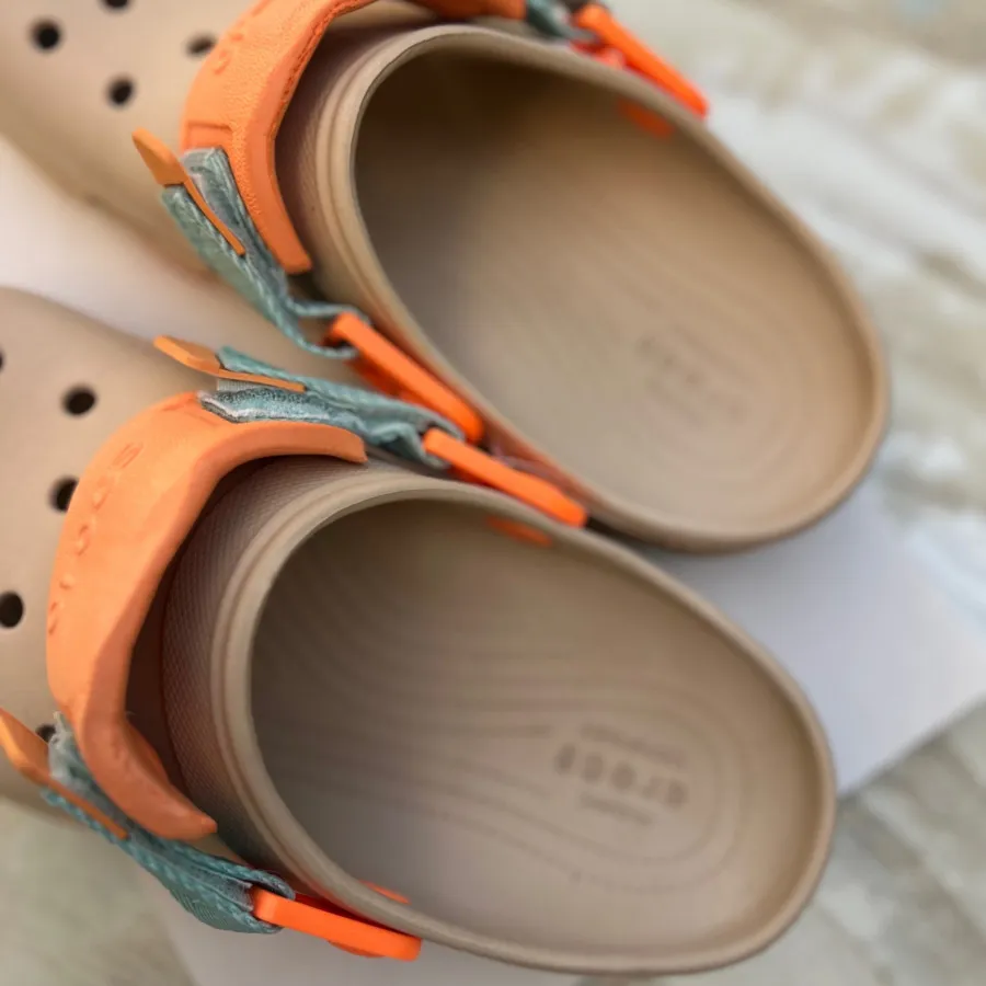 صندلcrocs