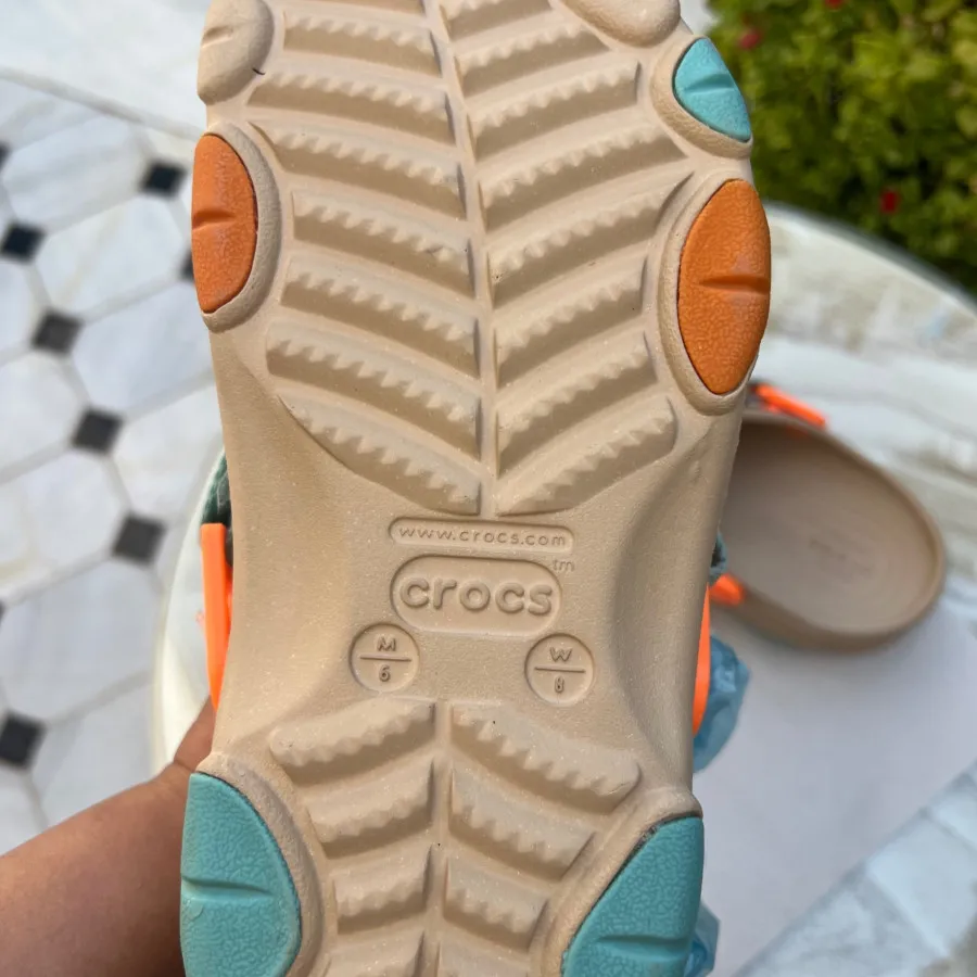 صندلcrocs