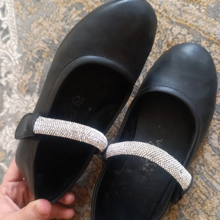 کفش نگینی