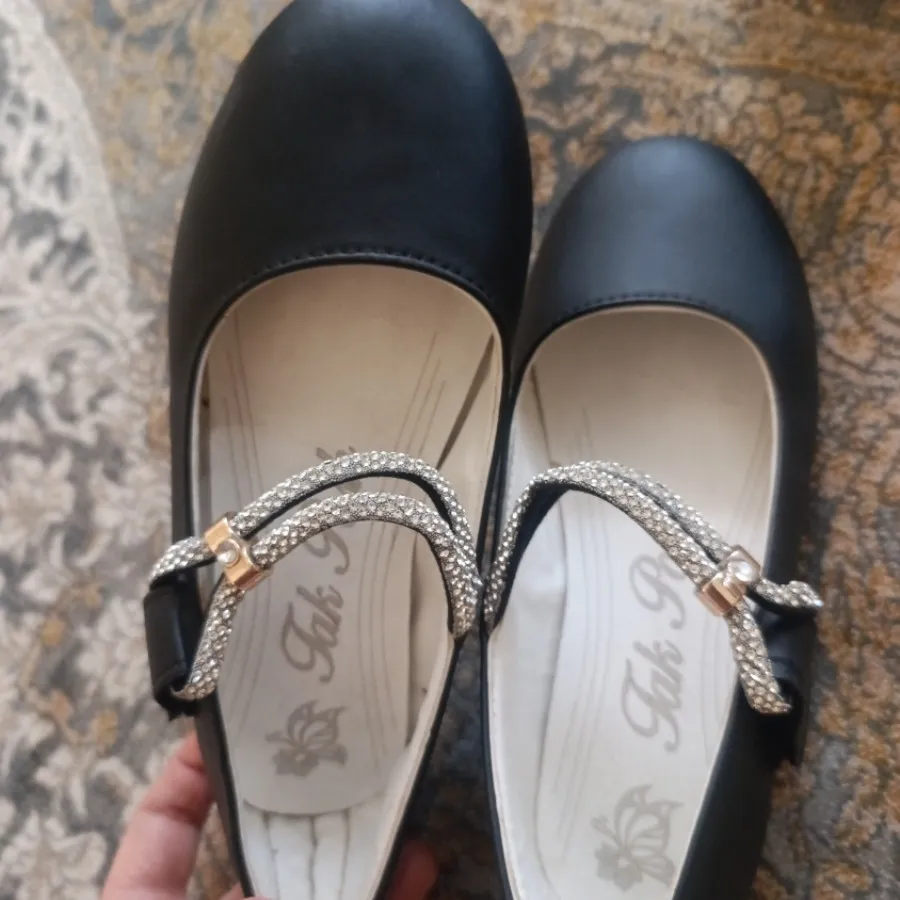 کفش نگینی