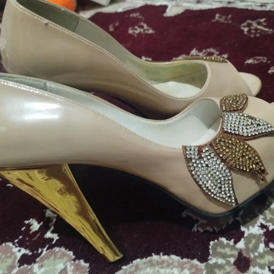 کفش مجلسی پاشنه طلایی 10