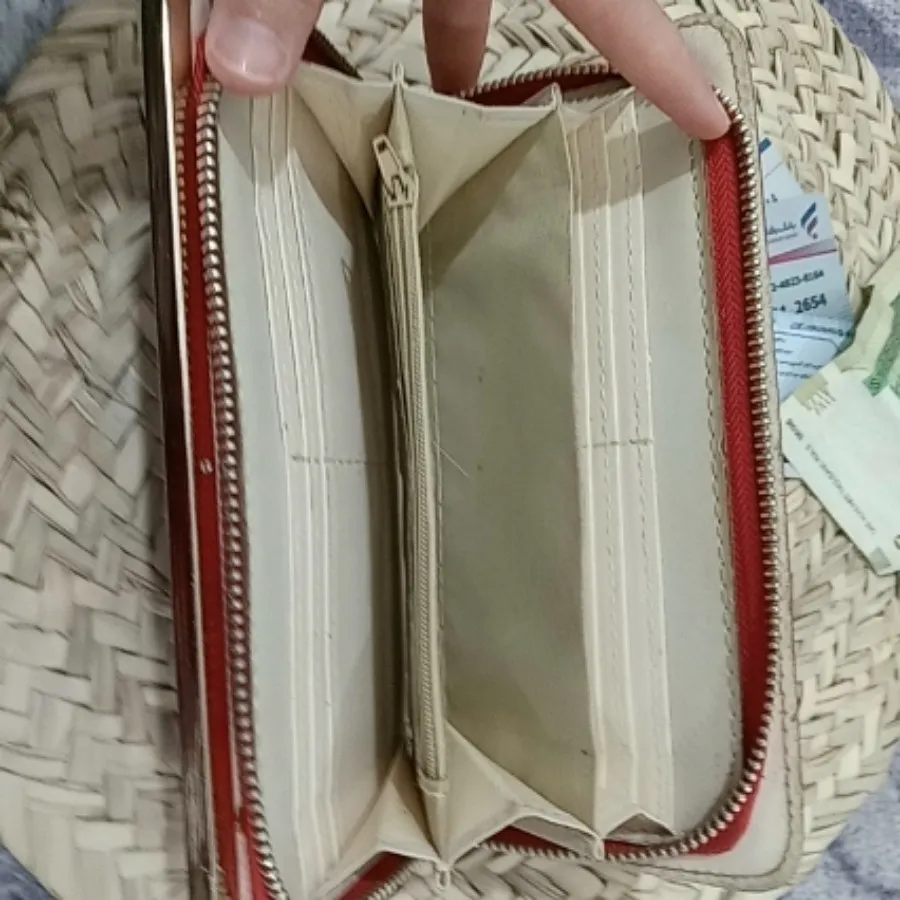 کیف پولی لوس و ادایی