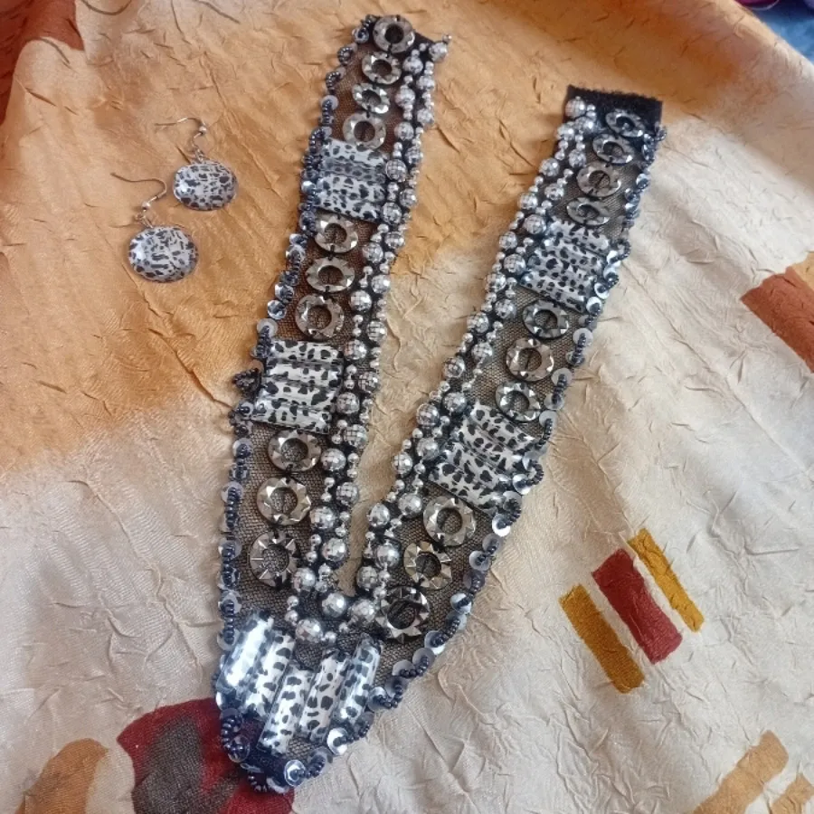 گردنبند پارچه تور کارشده