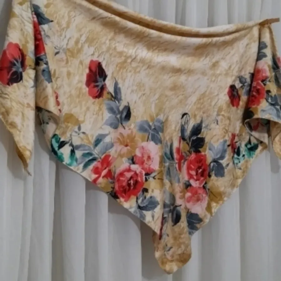 روسری ساتن ابریشم.