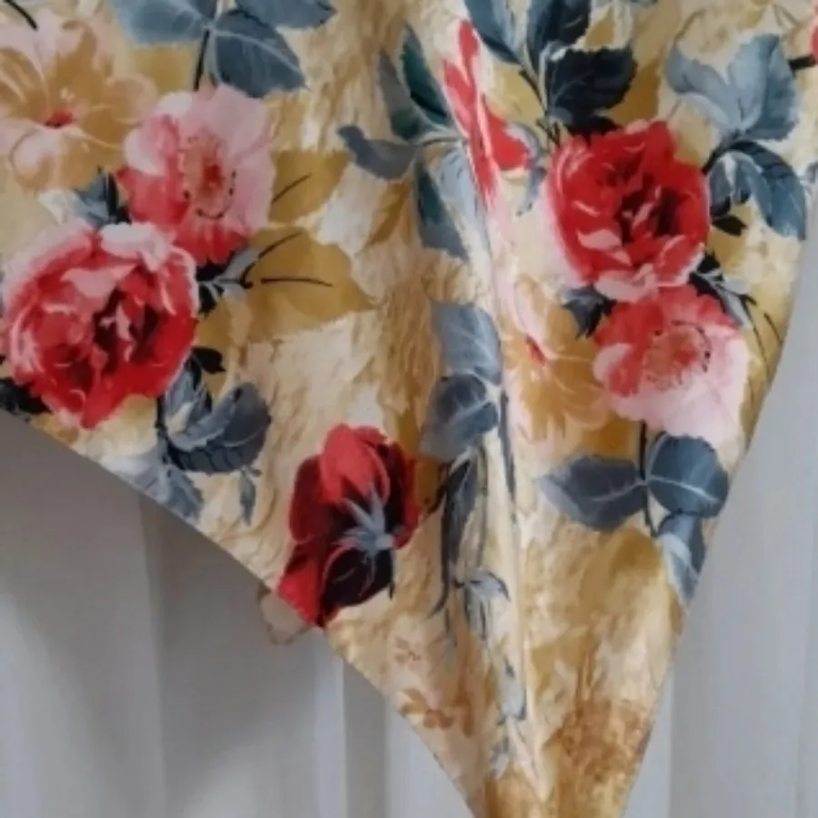 روسری ساتن ابریشم.