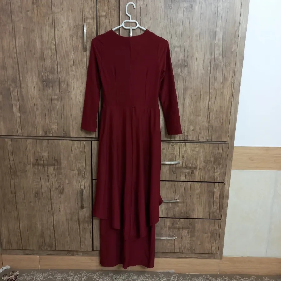 پیراهن مجلسی پوشیده