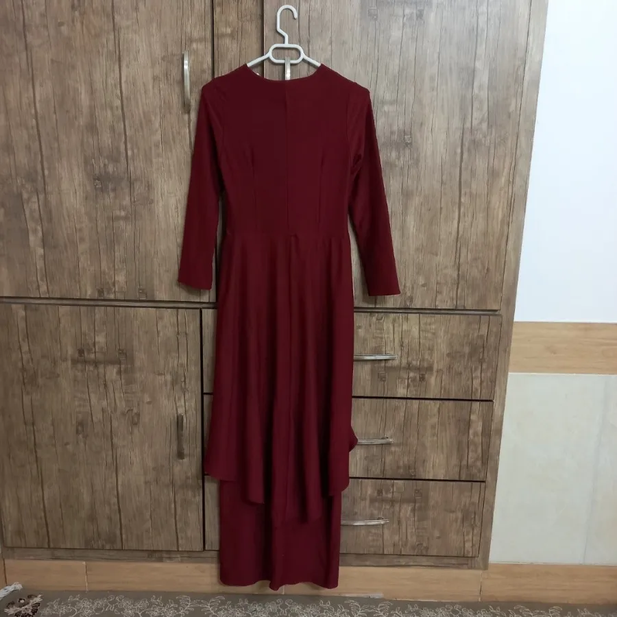 پیراهن مجلسی پوشیده