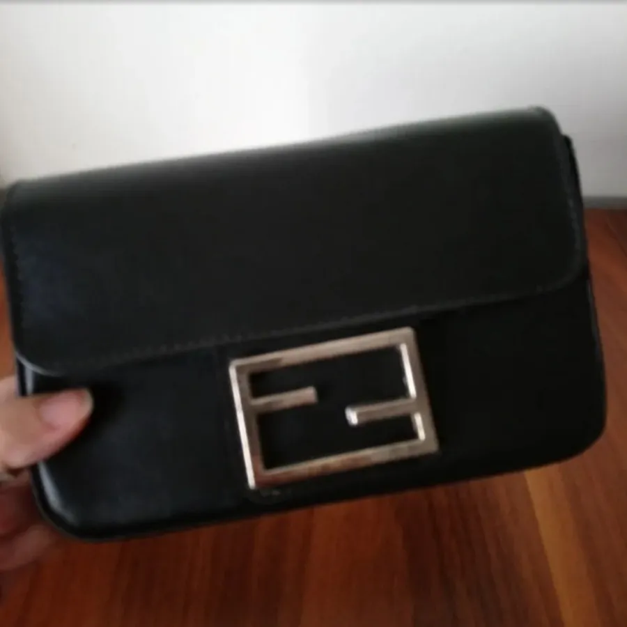 کیف دوشی زنانه