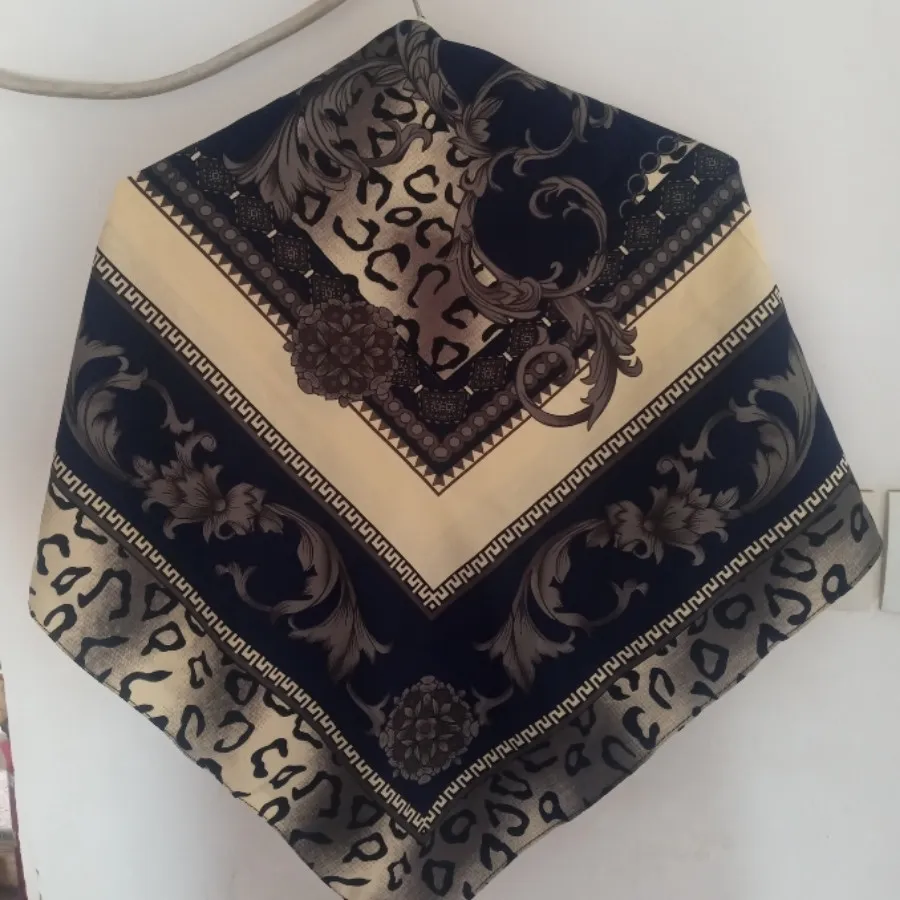روسری های رنگی