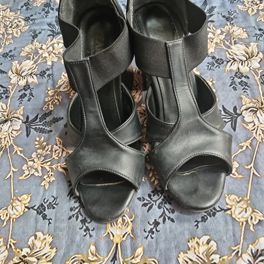 کفش پاشنه دار زارا