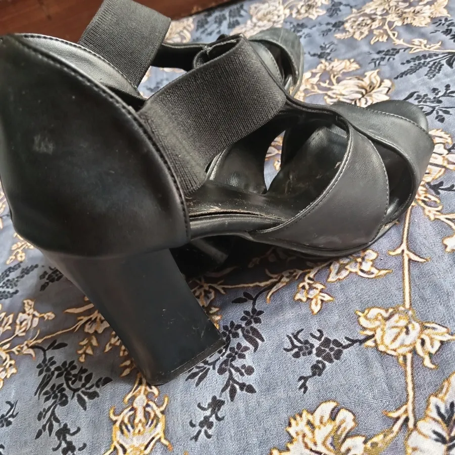 کفش پاشنه دار زارا