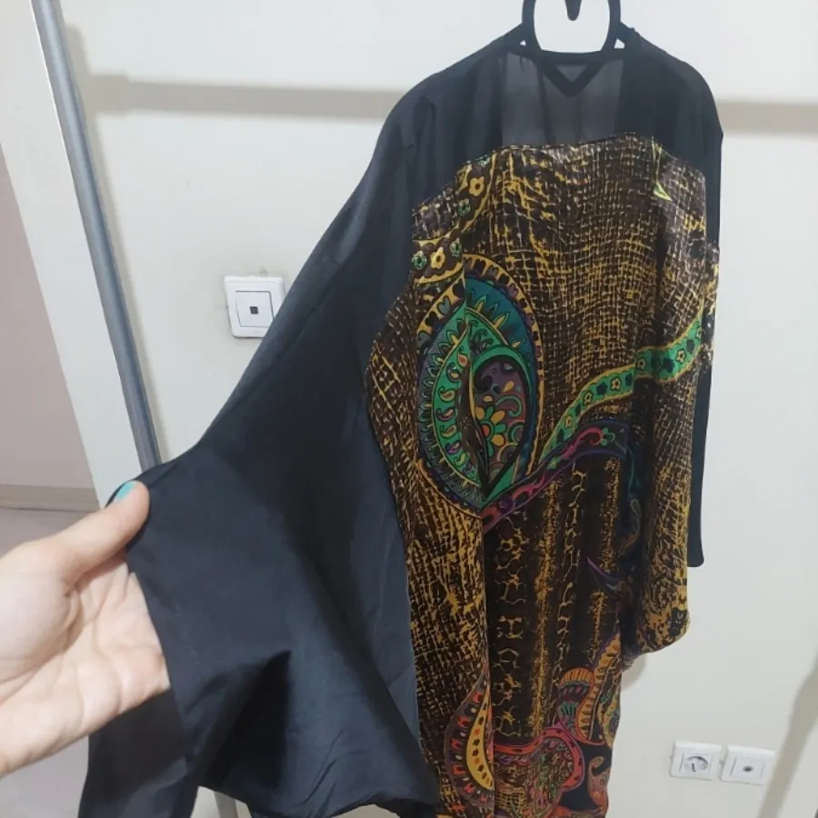 مانتو مشکی پشت طرح دار