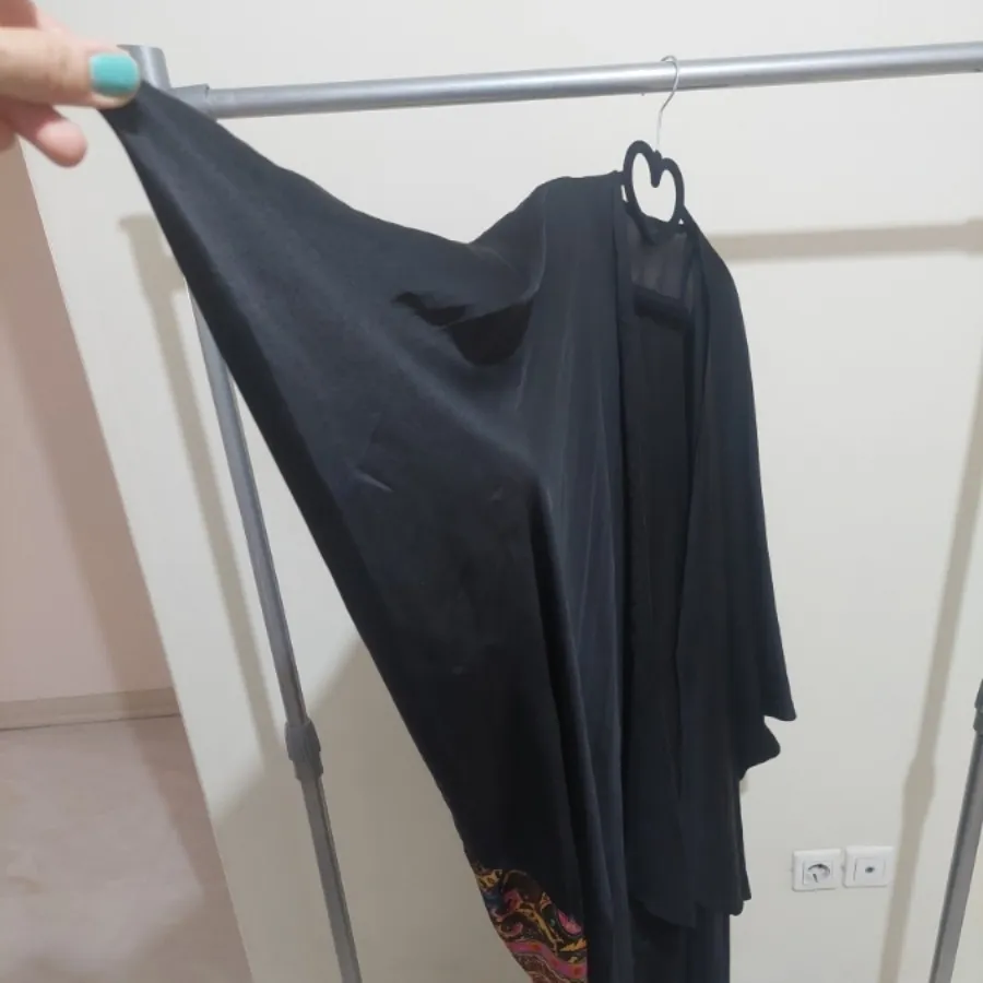 مانتو مشکی پشت طرح دار