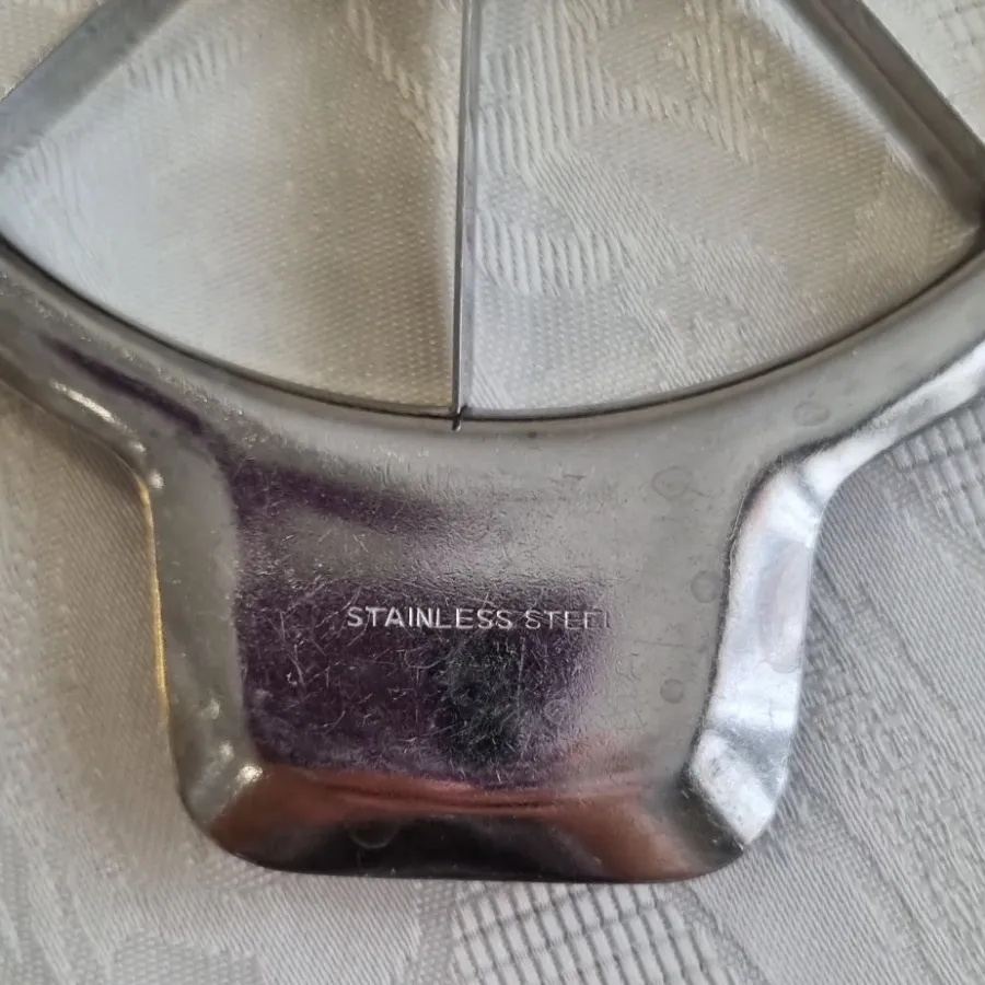 سیب قاچ کن