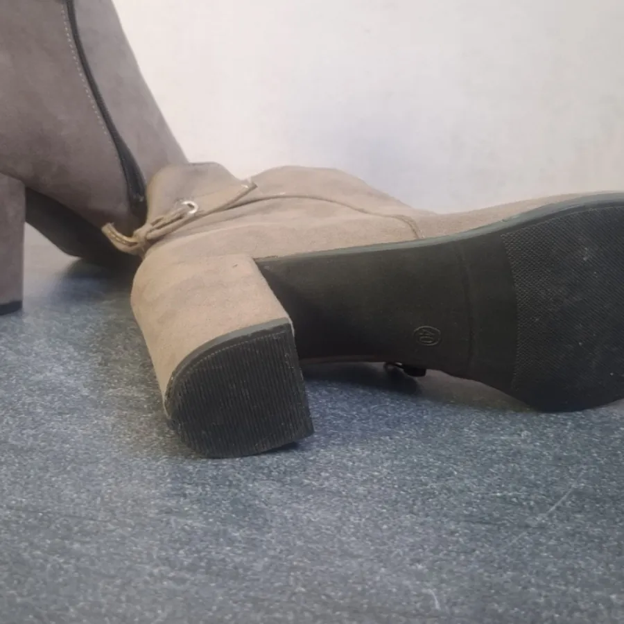 نیم بوت پاشنه دار