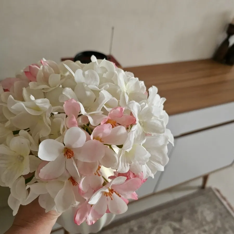 گل وگلدان