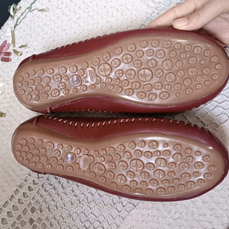 کفش طبی عروسکی قرمز چری