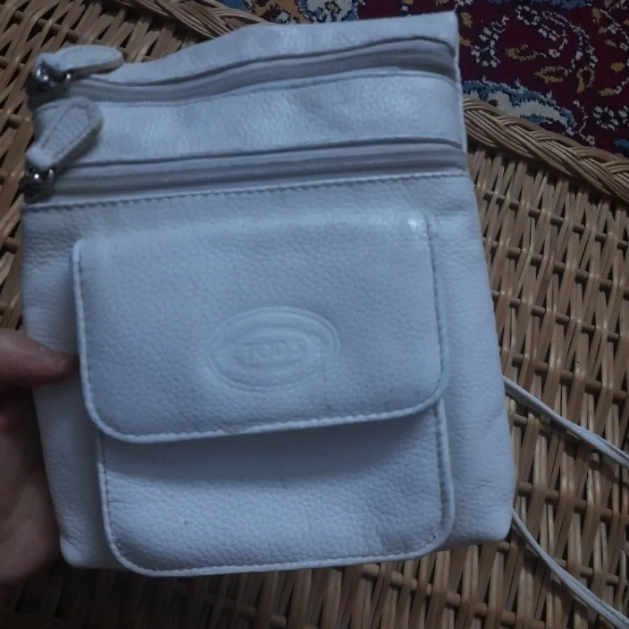 کیف چرم سفید