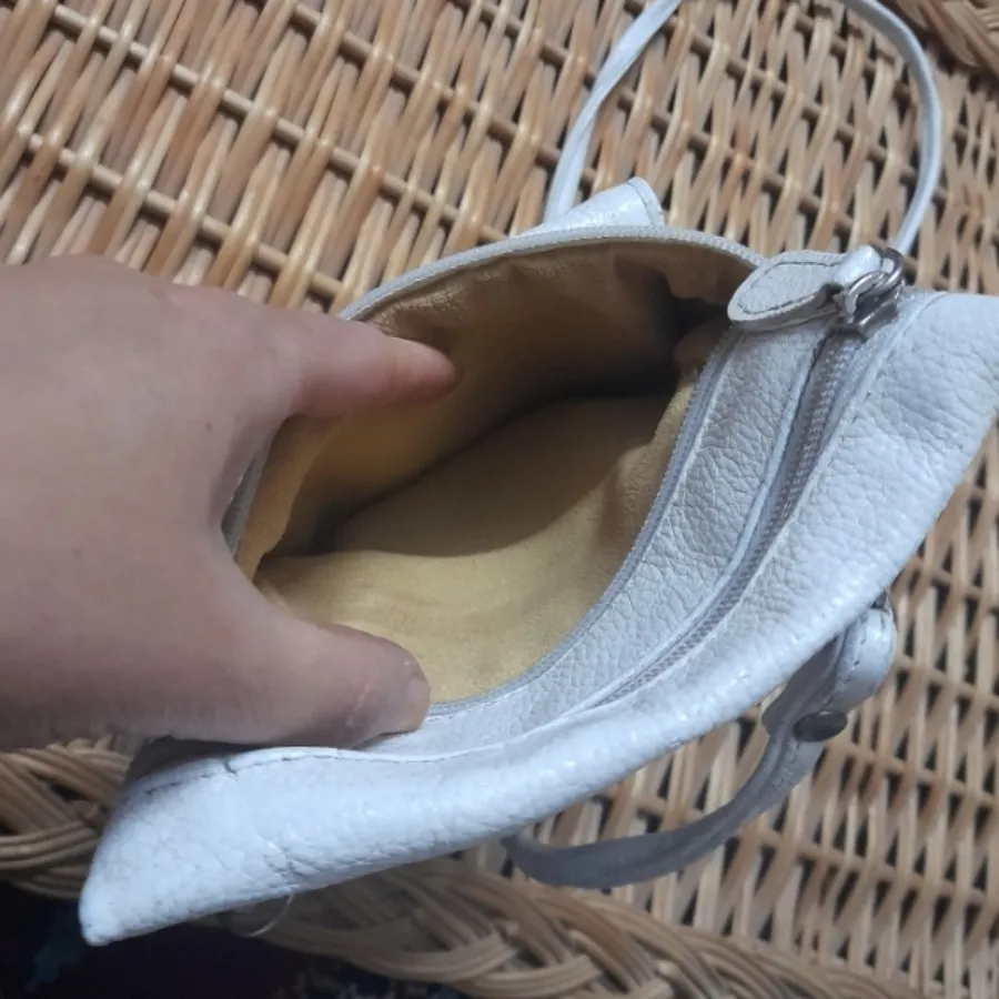 کیف چرم سفید
