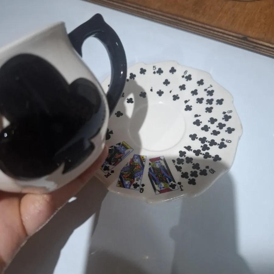 فنجون نعلبکی طرح پاسور