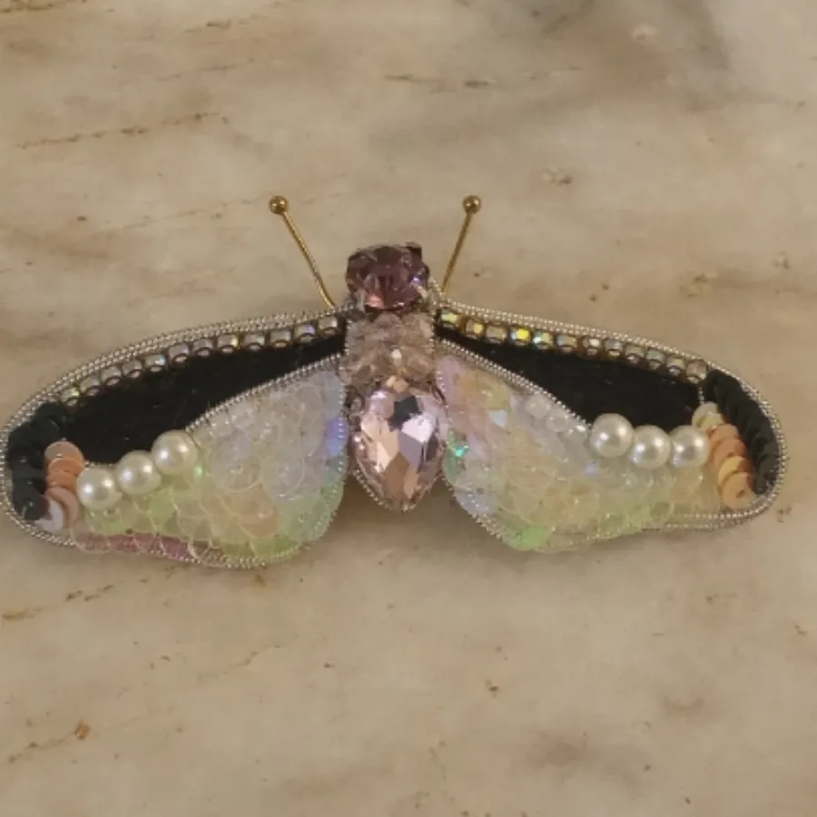 سنجاق سینه سنجاقک