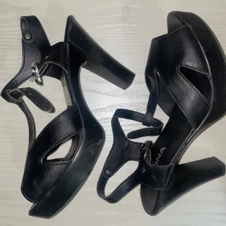 کفش پاشنه بلند