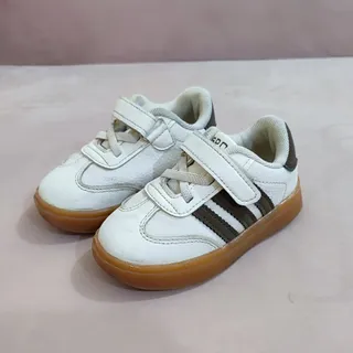 کفش adidas بچگانه