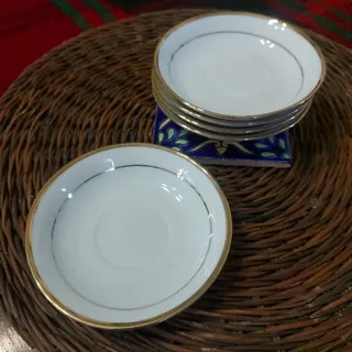 نعلبکی لب طلایی