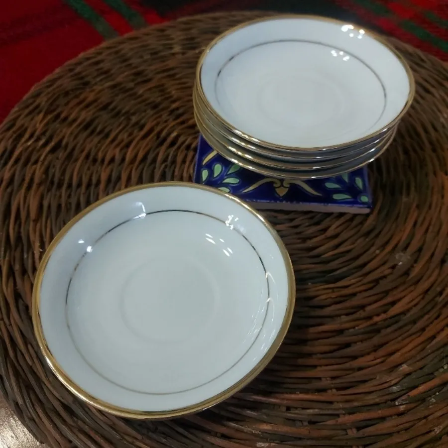نعلبکی لب طلایی