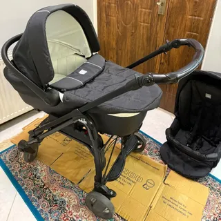 کالسکه و تخت کنار مادر