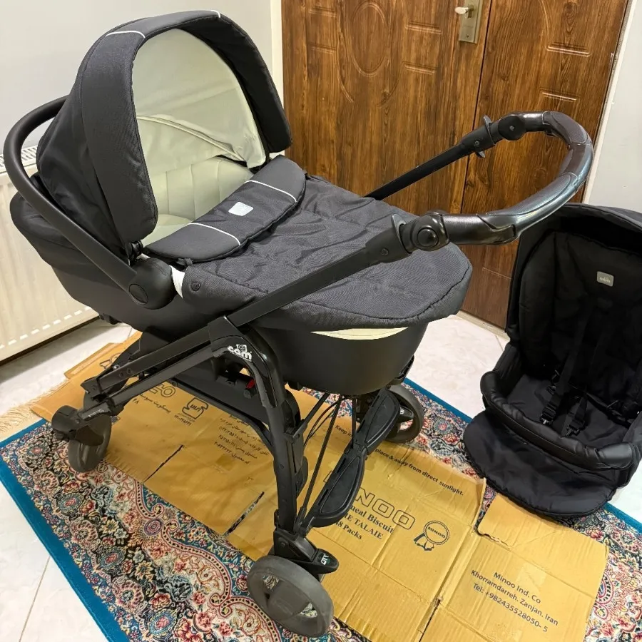 کالسکه و تخت کنار مادر