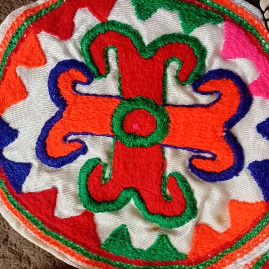 گُلَک و دیوارکوب سنتی